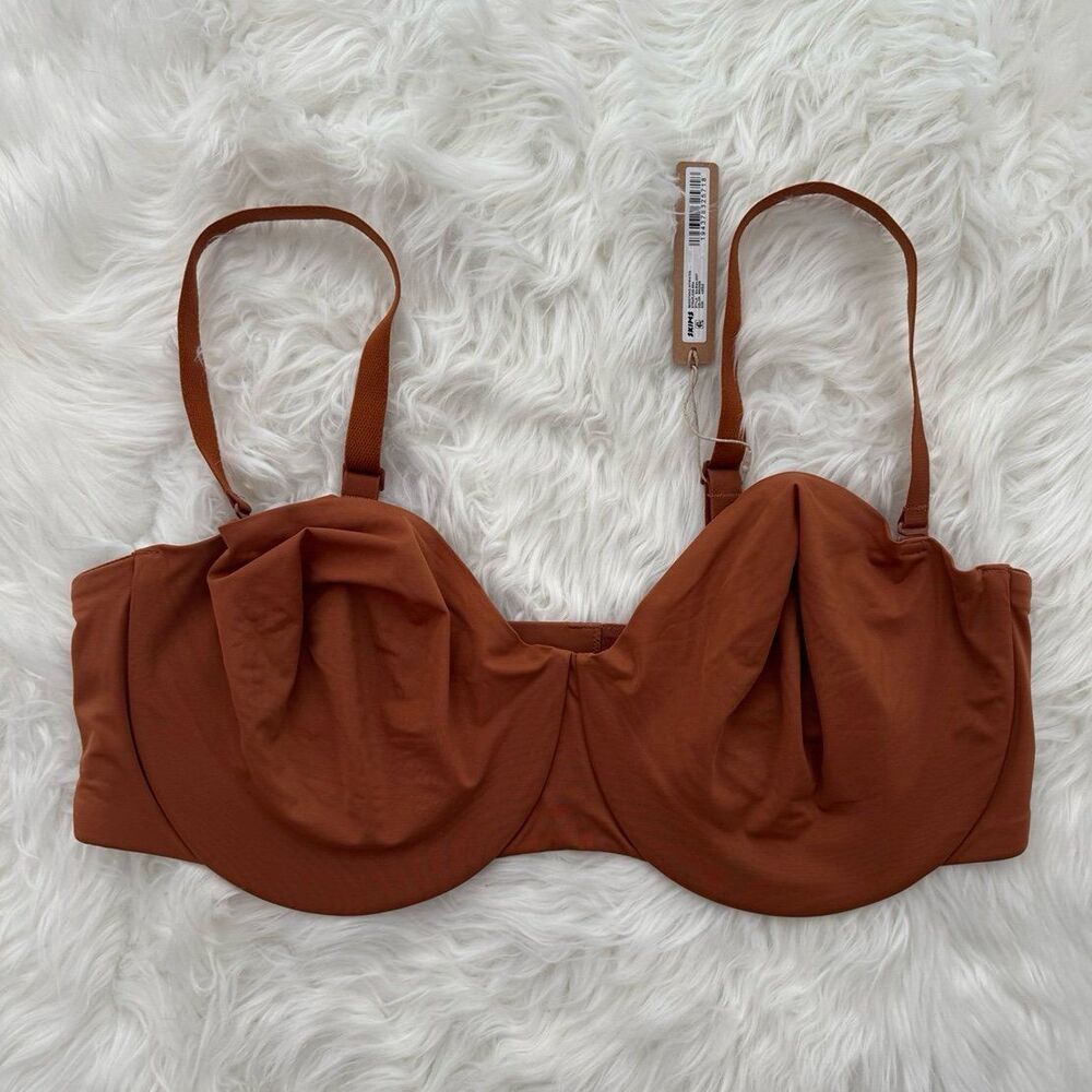Skims Smoothing Intimates Strapless Bra Bronze Size 42DDD